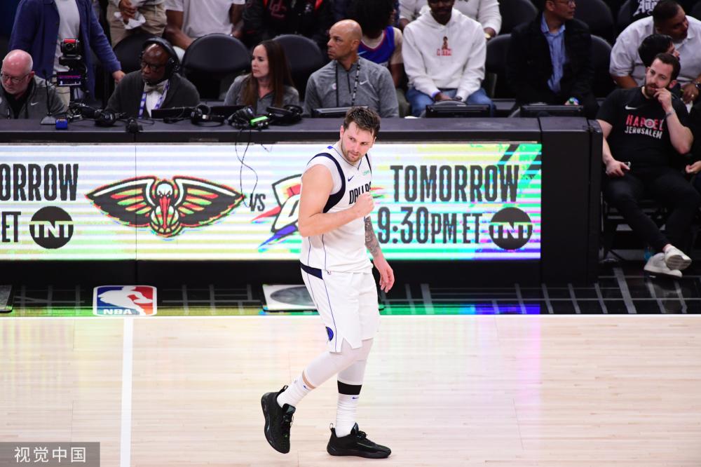 她在联赛中 她在联赛中